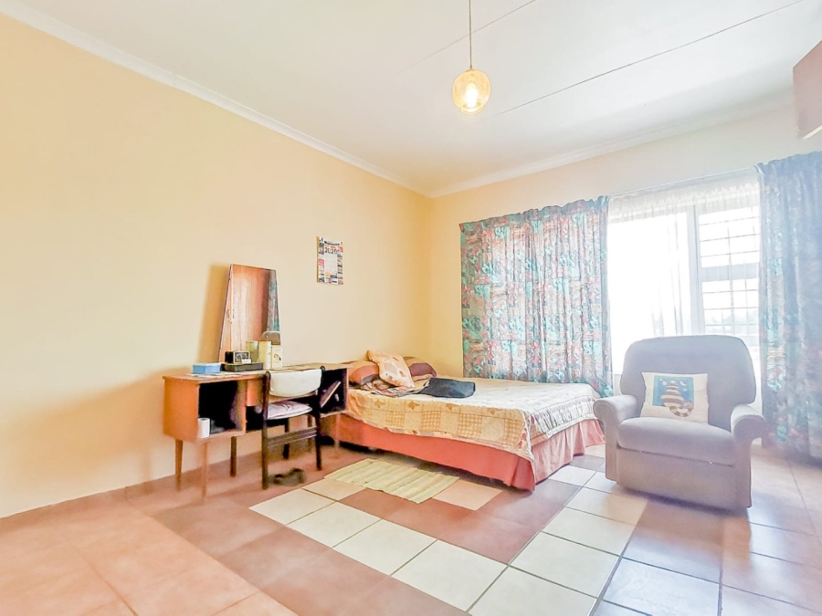 7 Bedroom Property for Sale in Parklands Western Cape